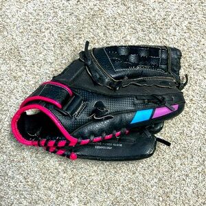 Softball glove